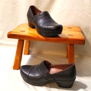 Dansko. Trish Clog. Black. EU 40 (Wm's 9-9.5). Great Condition.